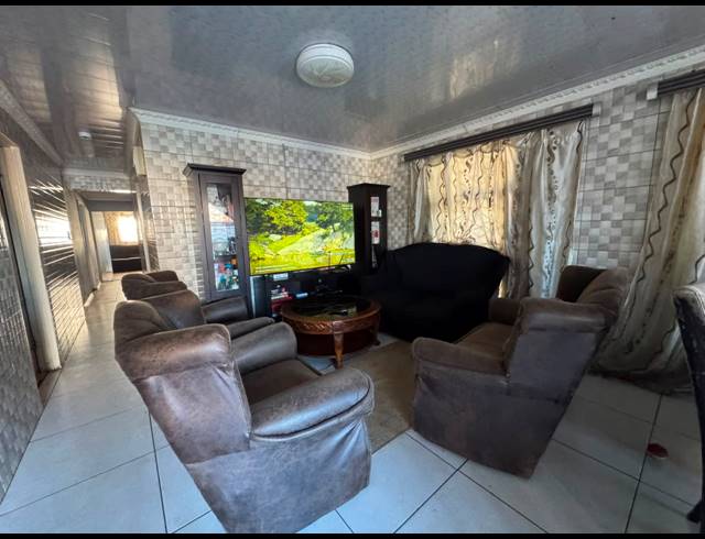 5 BEDROOM HOUSE FOR SALE IN FOREST VILLAGE